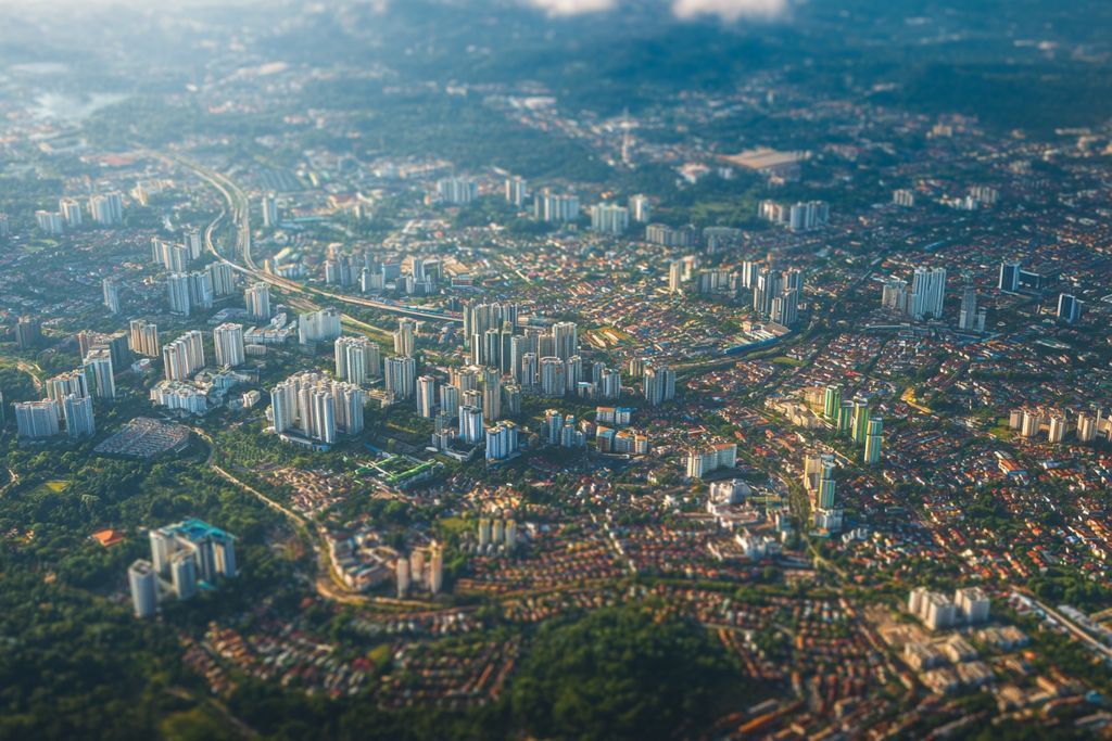 Image aérienne d'un paysage urbain montrant la variété des zones de développement
